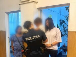 O poveste de necrezut: băiețel de 3 ani găsit singur într-un autobuz din Brașov