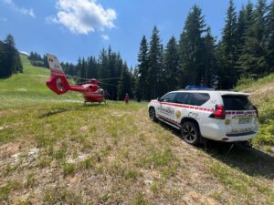 Accident grav pentru un ciclist în Masivul Postăvarul: intervenție aeriană SMURD