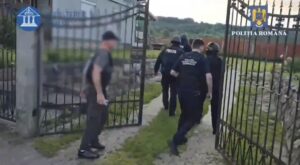 Poliția Brașov desfășoară zeci de percheziții într-un caz de tâlhărie și fraudă, prejudiciu de sute de mii de dolari