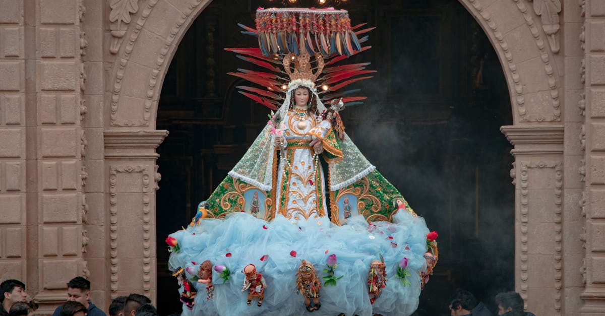 Statuia Fecioarei Maria, surprinsă „vărsând lacrimi” înainte de decesul Papei