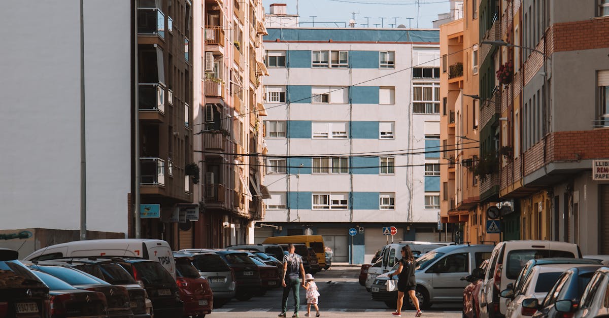 Românii trăiesc visul spaniol: peste 645.000 de conaționali au rezidență în Spania și principalele avantaje