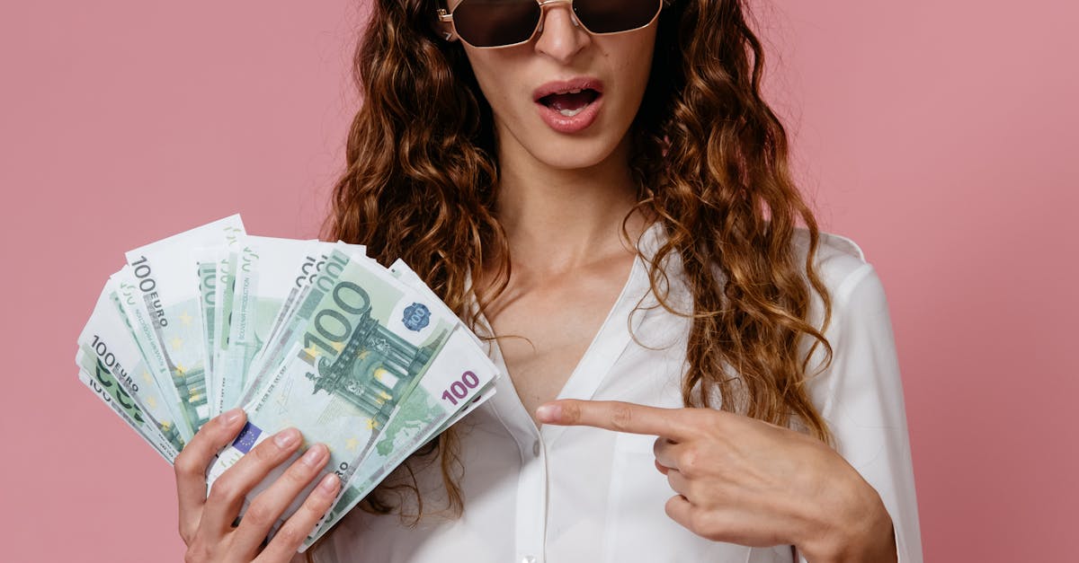Pensiile și salariile, priorități în plată. România se confruntă cu costuri de împrumut ridicate