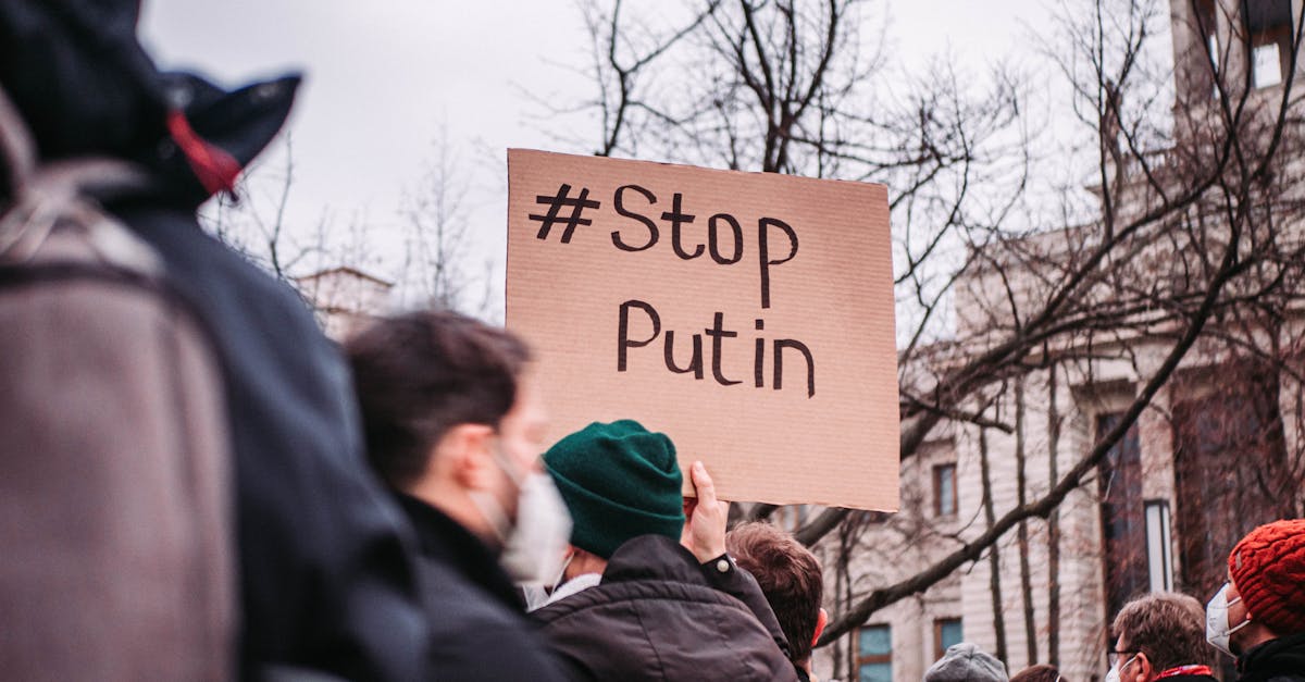 Zelenski consideră că mesajul lui Vladimir Putin privind încetarea războiului este un semn pozitiv, dar solicită oprirea atacurilor