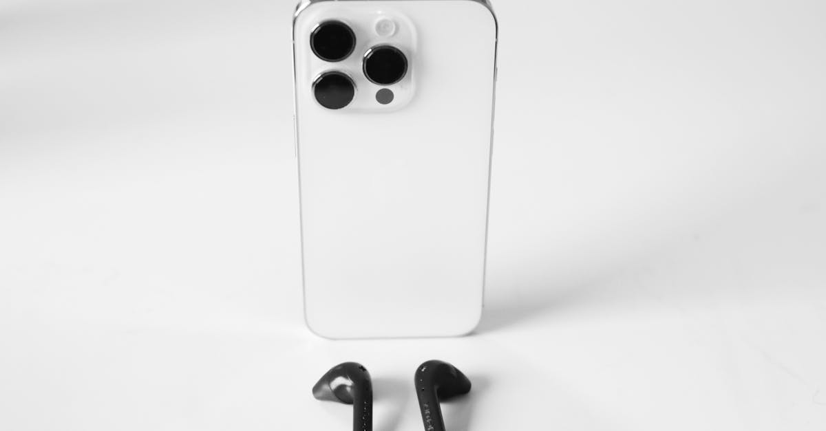 Telefoane minimaliste cu ecran alb-negru: un nou trend în tehnologie