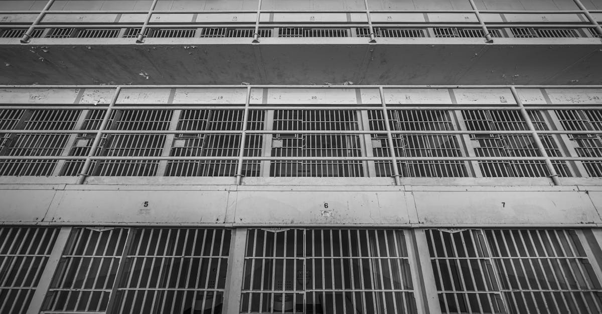 Evadarea uluitoare din Alcatraz: misterul celor trei prizonieri din 1962