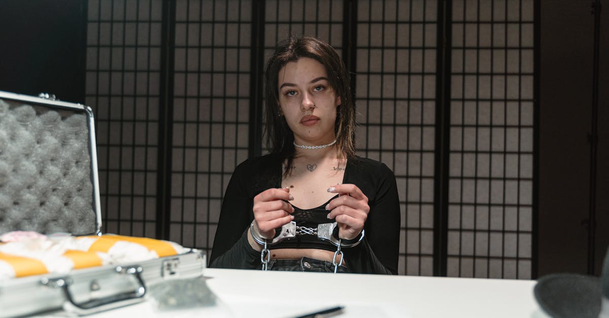 Despăgubirile acordate celor două surori abuzate de tată, cu complicitatea mamei