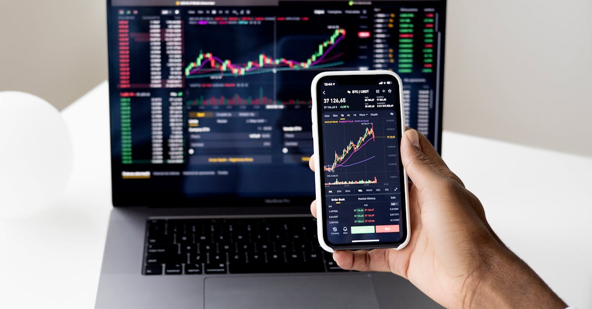 Apple ia în considerare majorarea prețurilor iPhone-urilor, evitând asocierea cu taxele din SUA