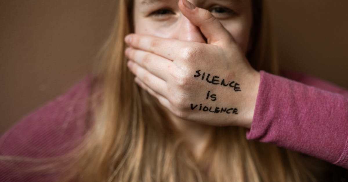 Confesiunea unei femei despre violența domestică: „Am fost drogată și violată de soțul meu ani de zile”