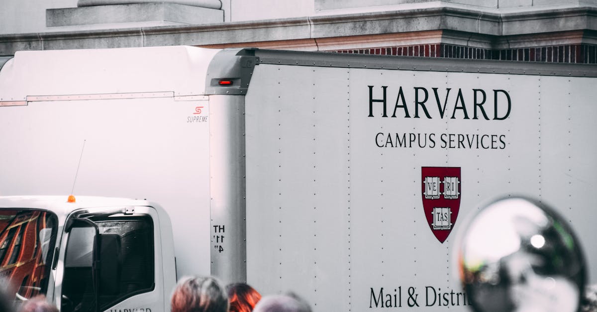 Trump reduce cu încă 450 de milioane de dolari granturile pentru Harvard, pe lângă cele 2,2 miliarde deja înghețate