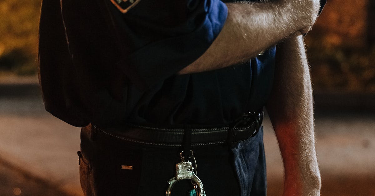 Inculpații în dosare penale nu vor mai putea deține arme