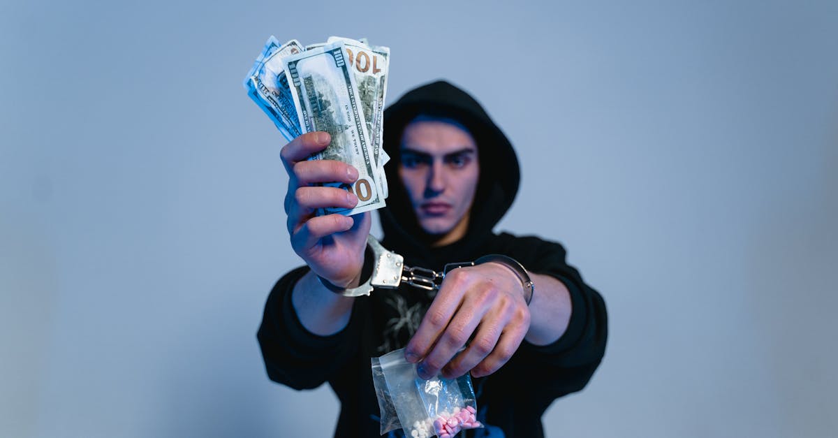 Femeie de 48 de ani reținută pentru trafic de cocaină