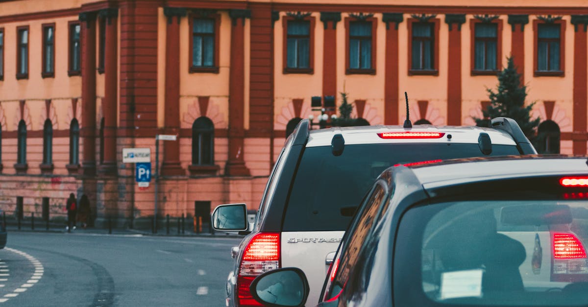 Accident în Săcele, județul Brașov: un autoturism a intrat în zidul unei școli