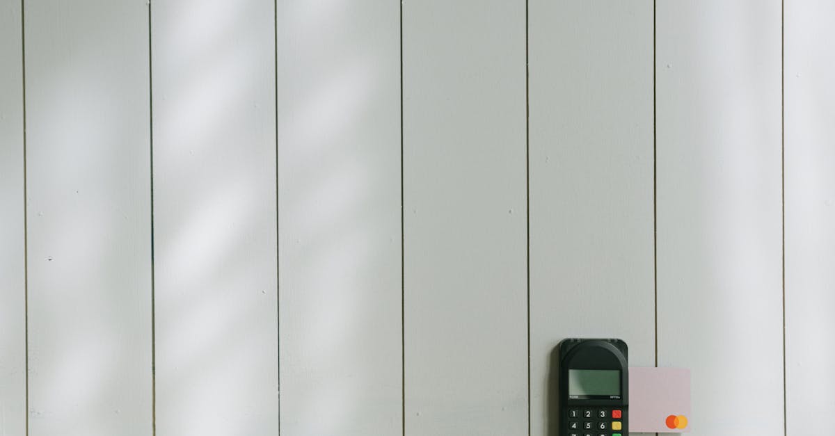 Retailerii europeni solicită Comisiei Europene să intervină împotriva comisioanelor mari ale Visa și Mastercard