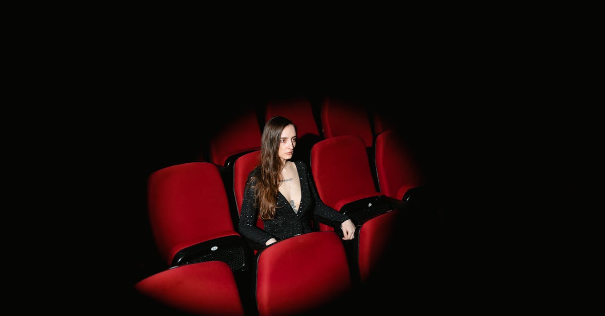 Angelina Jolie revine la Cannes după 14 ani, impresionând la premiera filmului „Eddington”