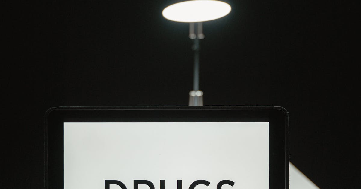 Femeie investigată pentru trafic de droguri în urma decesului unui consumator