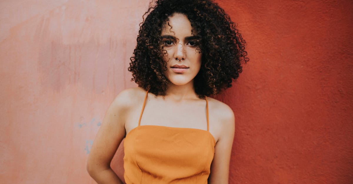 Culoare, stil și vibe: accesorii care transformă orice look