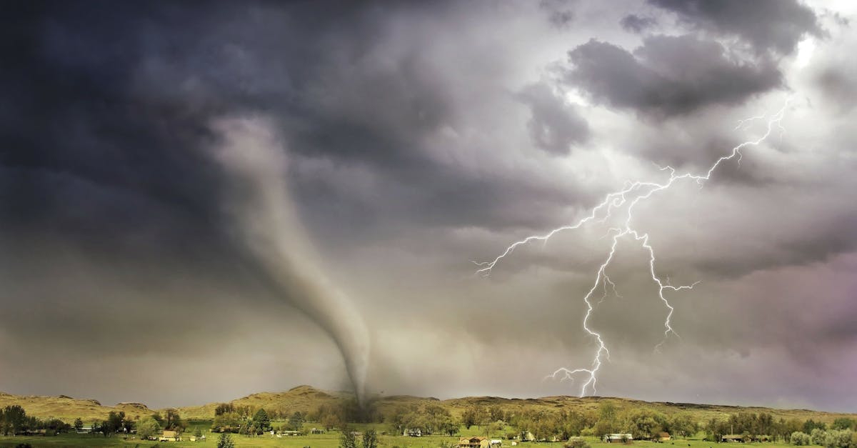 Cod roșu în județul Vaslui: 11 localități sub avertizare meteo pentru grindină, vânt tornadic și ploi torențiale