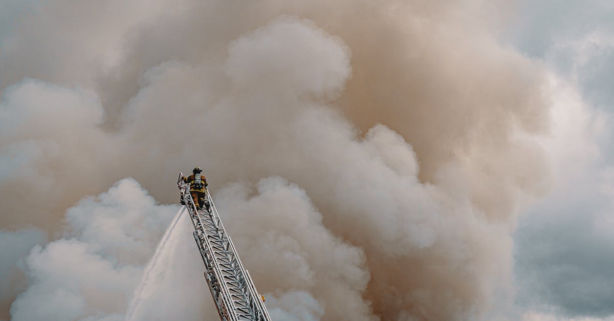 Incendiu provocat intenționat la o școală din Botoșani, cu evacuarea a peste 70 de persoane