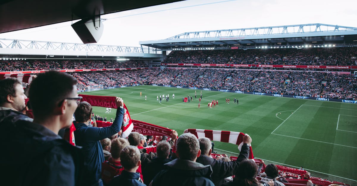 Incident în Anglia: un bărbat a intrat cu mașina în fanii echipei Liverpool care sărbătoreau titlul din Premier League