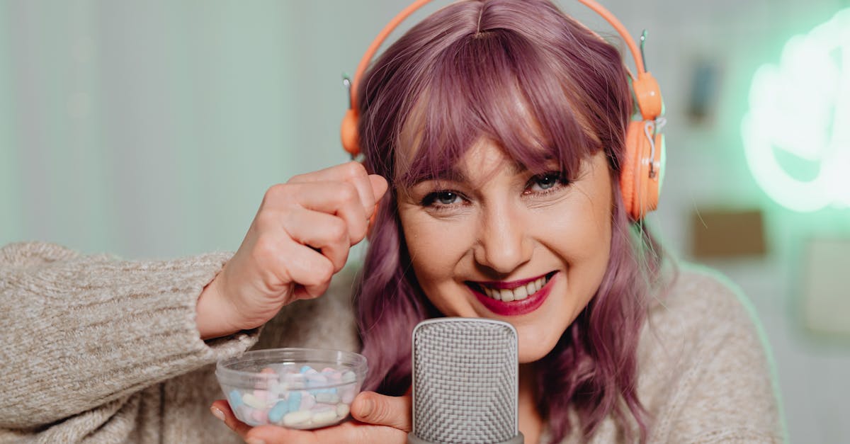 Trenduri online: Bebeluși care discută ca adulții în podcasturi