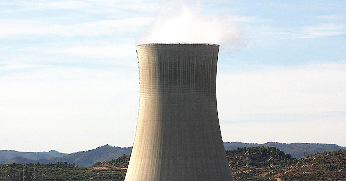 Europa se reorientează spre energia nucleară, în pofida controverselor