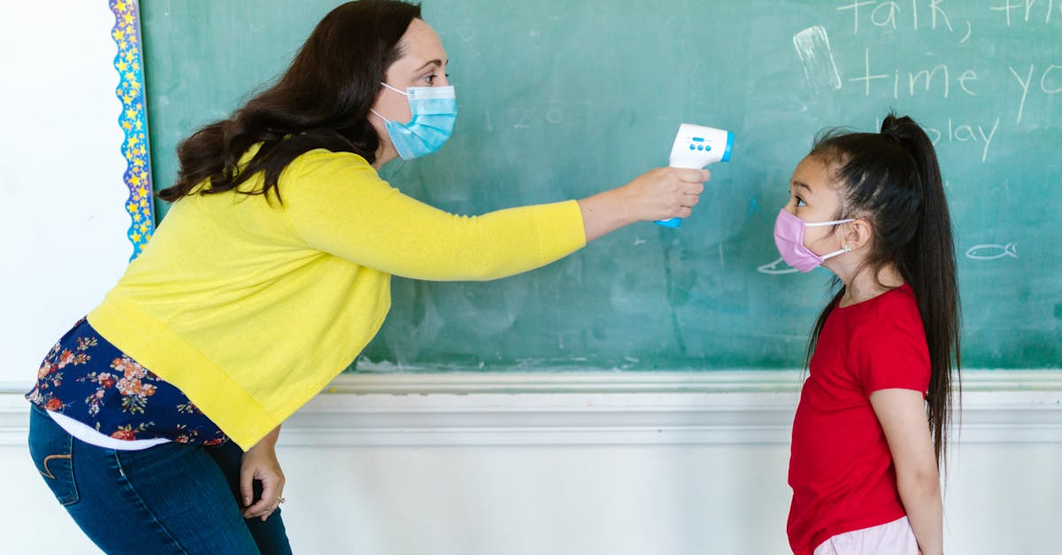SUA nu mai recomandă vaccinarea copiilor și a femeilor însărcinate împotriva COVID-19
