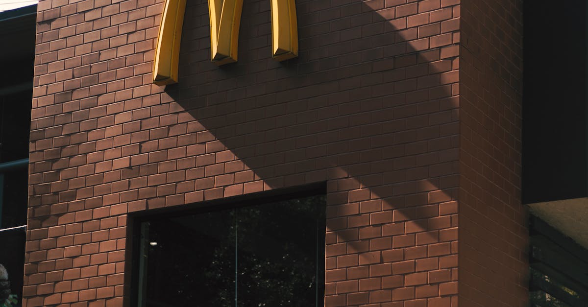 Rusia ar putea restricționa întoarcerea mărcilor occidentale, inclusiv Renault și McDonald's