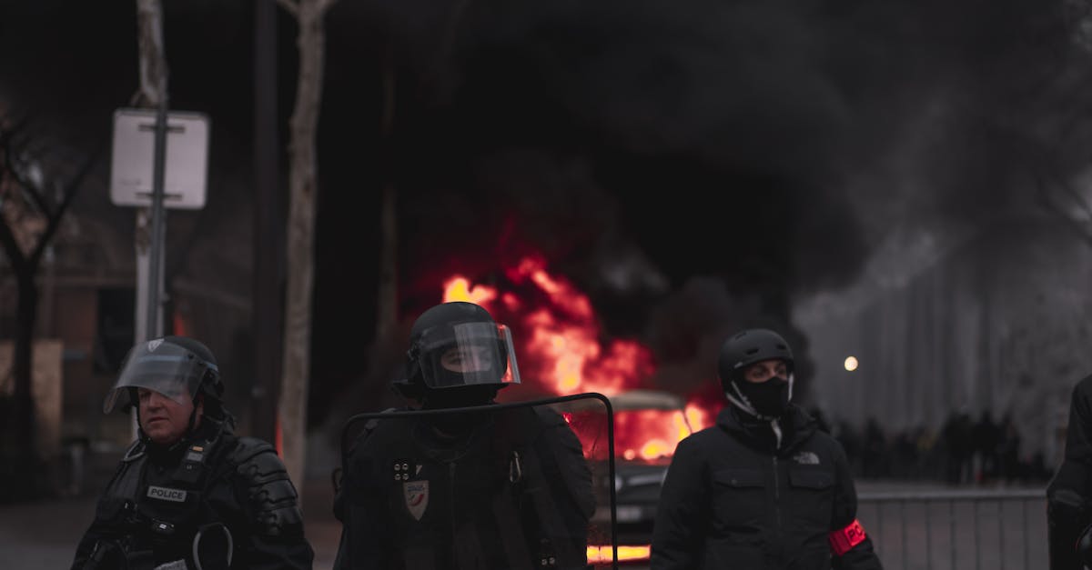 Incident violent în Ucraina: vehicul de recrutare militară atacat de o mulțime furioasă