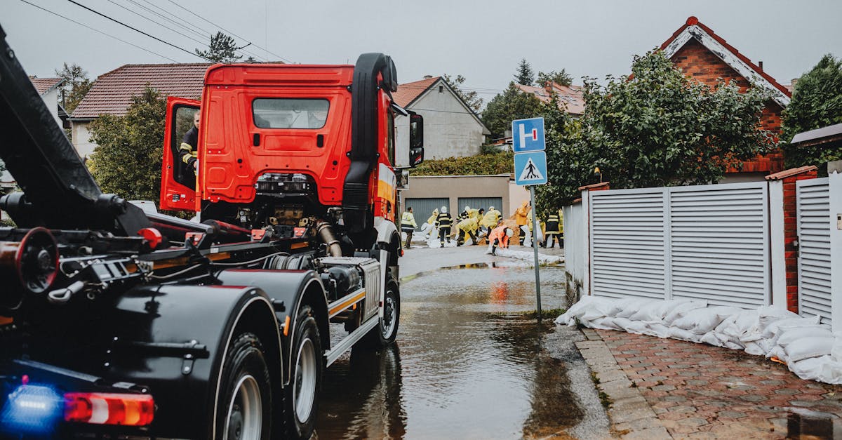 Intervenții masive ale pompierilor în Brașov după inundații devastatoare