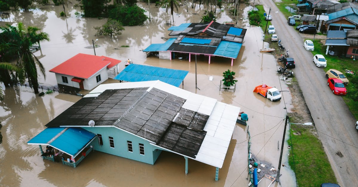 Nicușor Dan vizitează Salina Praid după inundațiile devastatoare