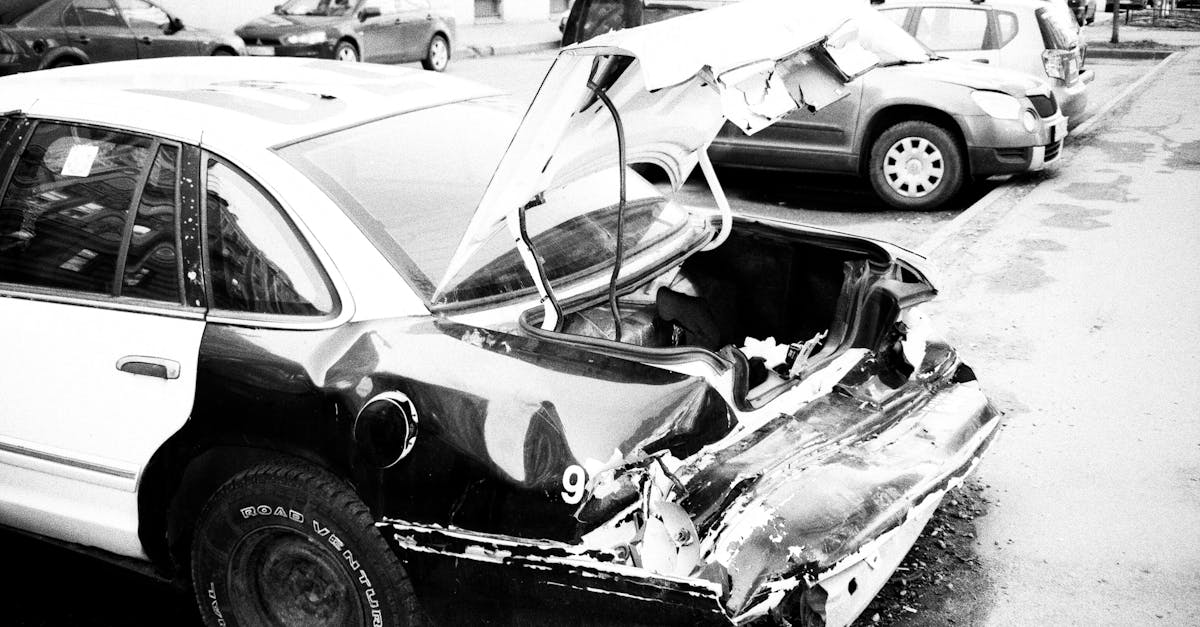 Grav accident rutier în București: două mașini implicate, un șofer transportat la spital