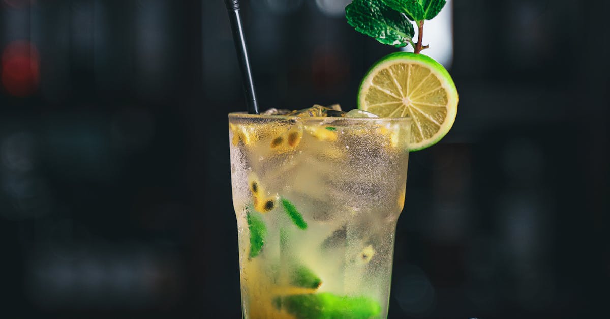 Amaretto sour - rețeta clasică de cocktail dulce-acrișor