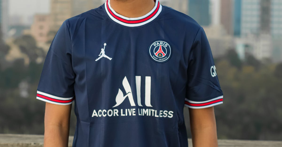 Violențe în Paris după victoria PSG în Champions League: o mașină a intrat în mulțimea de fani din Grenoble