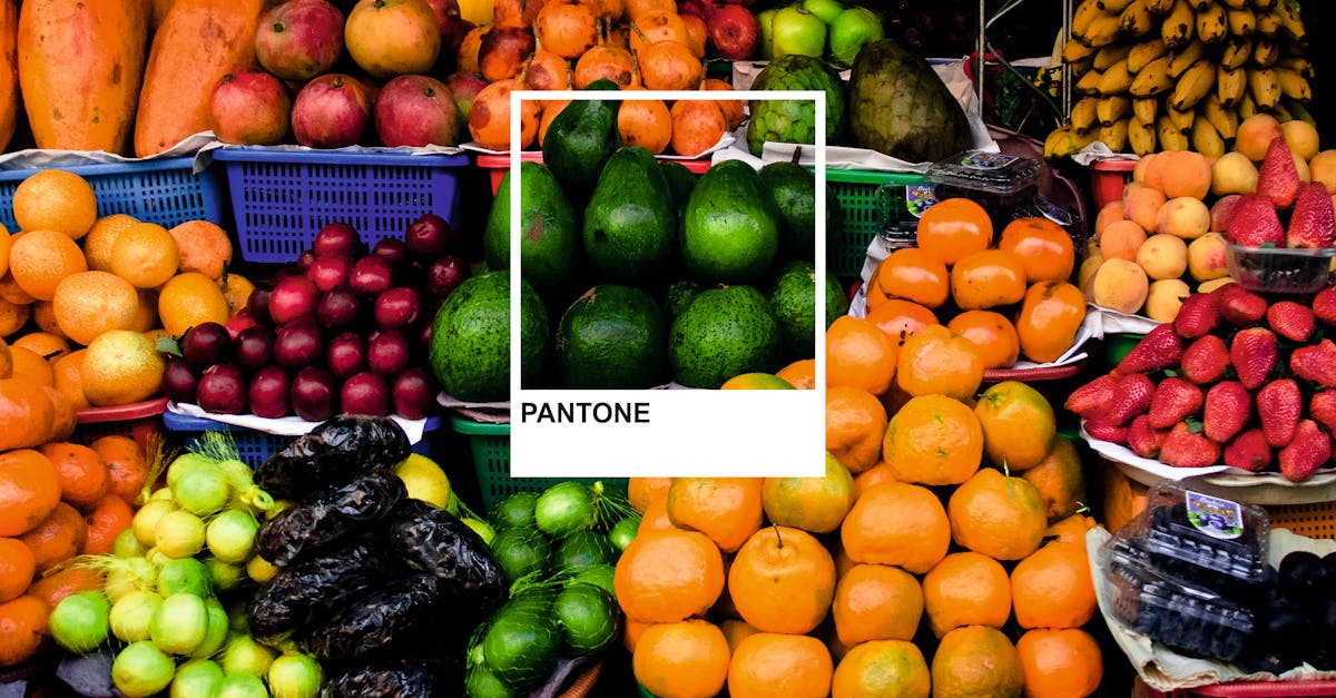 Papaya și fructul dragonului disponibile în supermarketurile din România