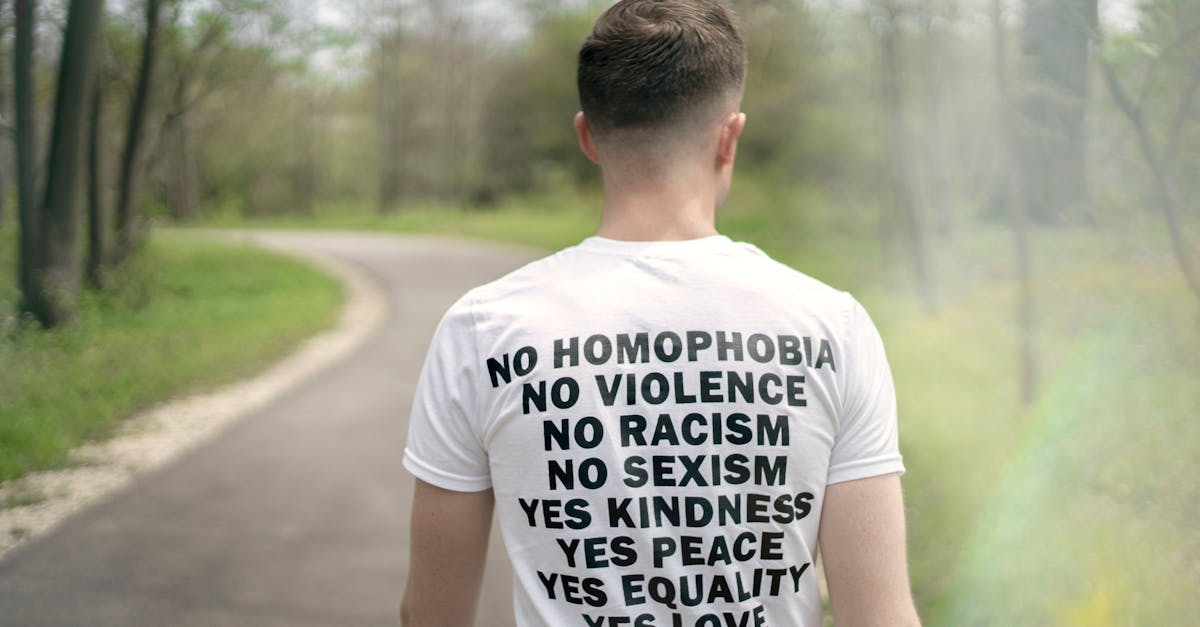 Violențele împotriva comunității LGBTQ+ cresc alarmant în Europa, pe fondul retoricii extremei drepte