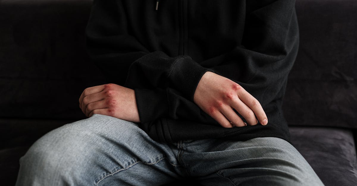 Bărbat arestat pentru violul fiicei sale
