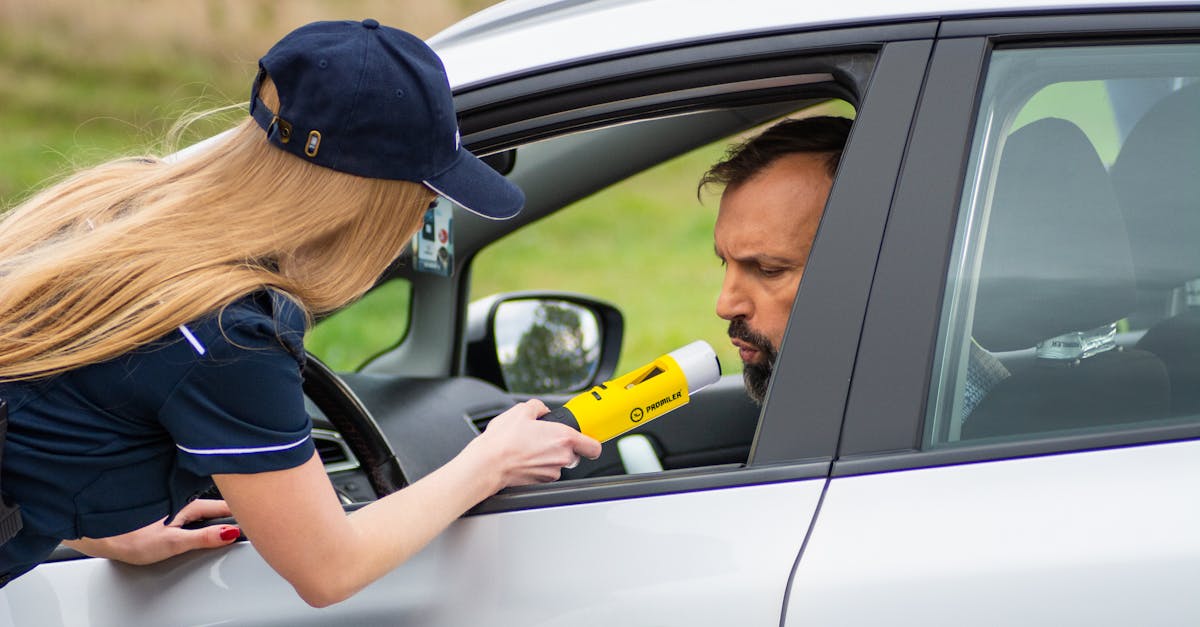Tânăr de 19 ani reținut pentru conducere fără permis și sub influența alcoolului în județul Brașov