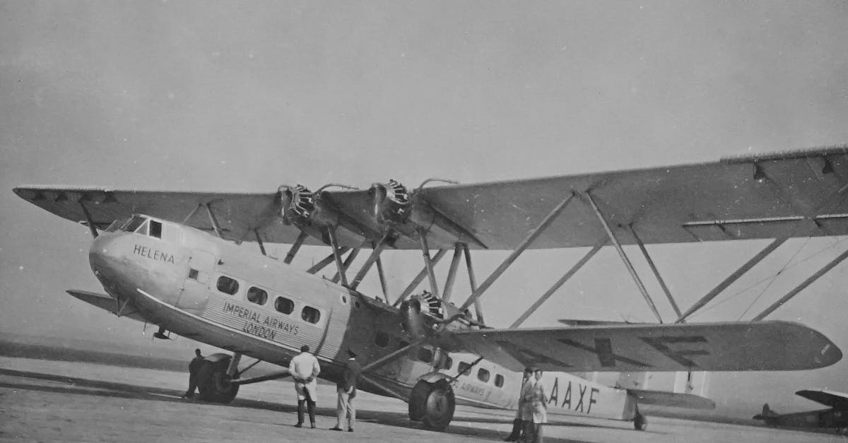 Însoțitor de zbor găsit dezbrăcat și sub influența drogurilor în toaleta unei aeronave