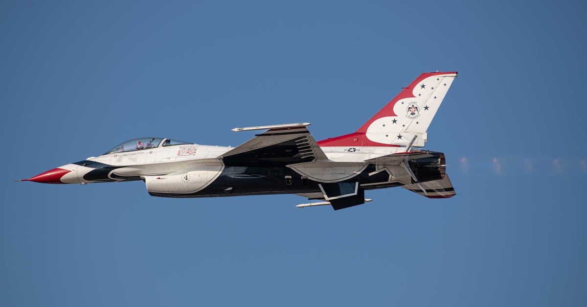 Avioane de luptă supersonice F-16 vor zbura la joasă altitudine în România timp de o săptămână