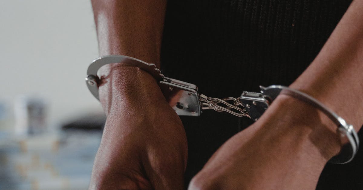 Percheziții în Izvoarele, Scrioaștea, Stejaru, Călmățuiu de Sus, Drăcșenei și Crângeni pentru nerespectarea regimului armelor și munițiilor