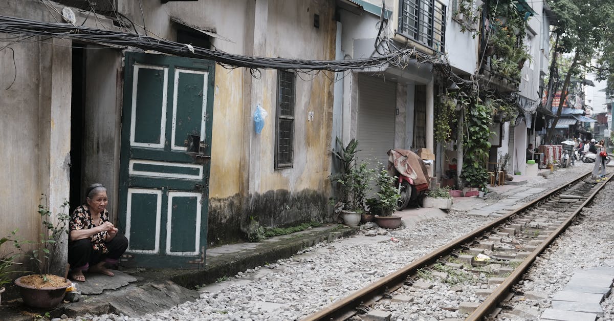 Locatarii din Piața Gării Cluj trag un semnal de alarmă: zgomotul trenurilor le afectează somnul