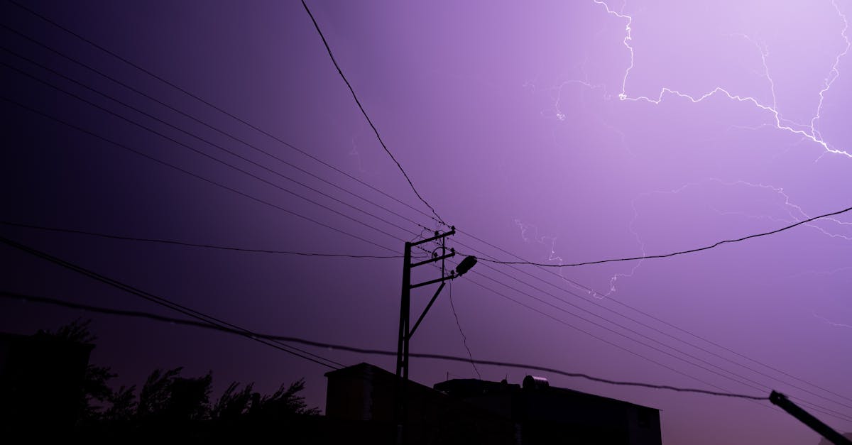 Coduri meteorologice în vigoare: avertizări pentru mai multe județe