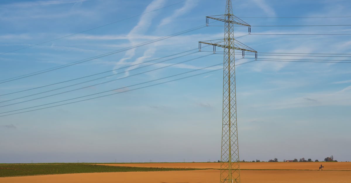 Românii ar putea beneficia de facturi mai mici la energie începând cu luna iulie