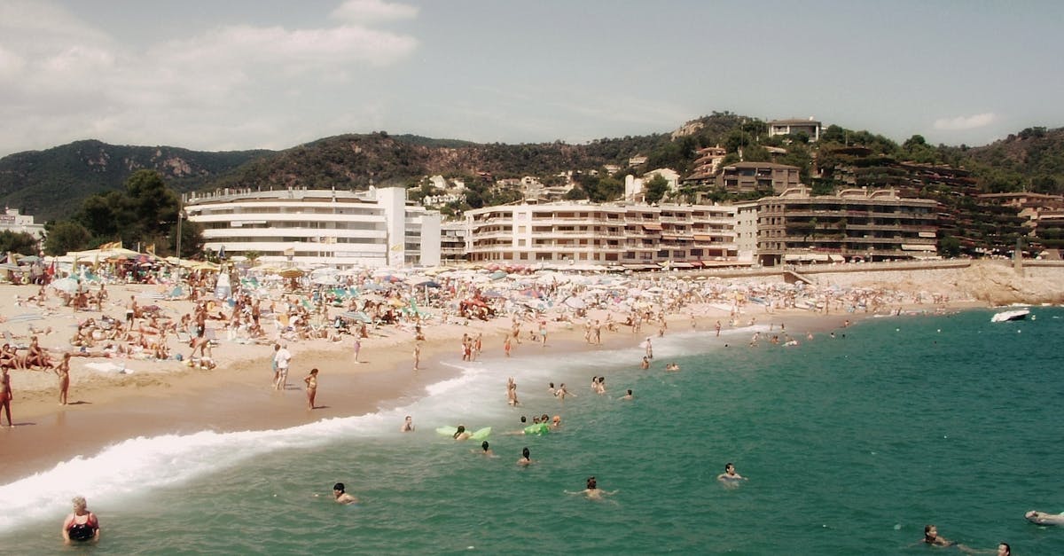 Zeci de mii de turiști au venit pe litoral pentru vacanța de Rusalii, hotelierii raportând un grad de ocupare de 70-80%