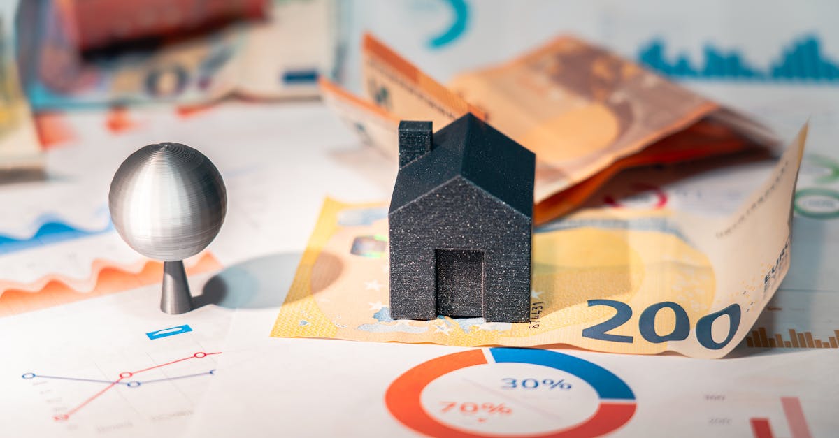 Scăderea vânzărilor de apartamente în primele patru luni ale anului 2025: analiza pieței imobiliare