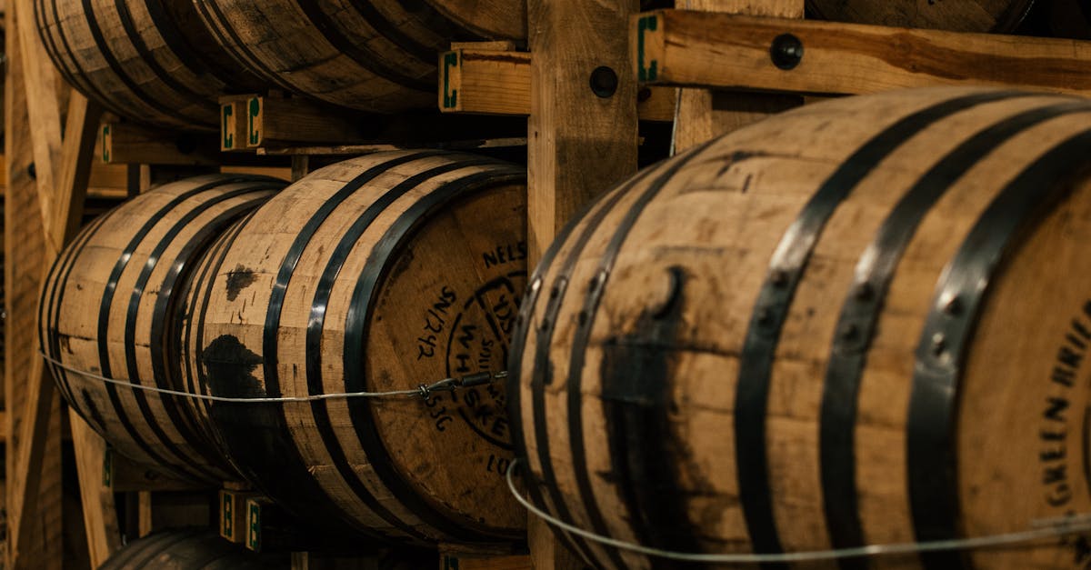 Poliția confiscă 3.000 de litri de alcool și o instalație clandestină de producere a rachiu