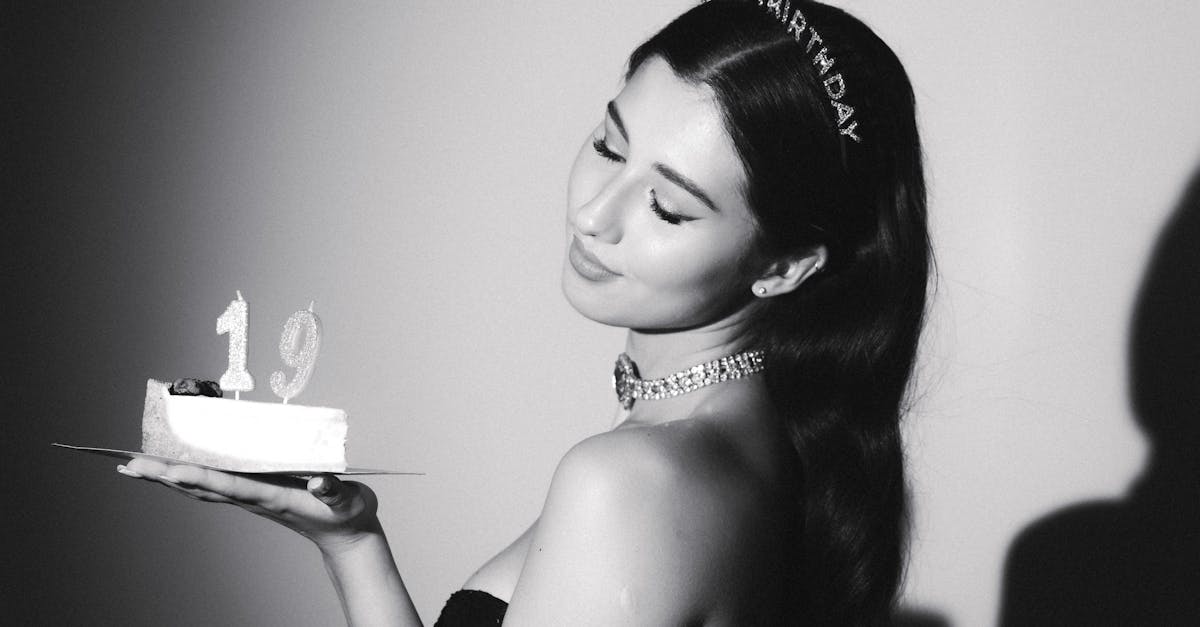 Emily Ratajkowski împlinește 34 de ani: parcursul carierei între modă și relații celebre