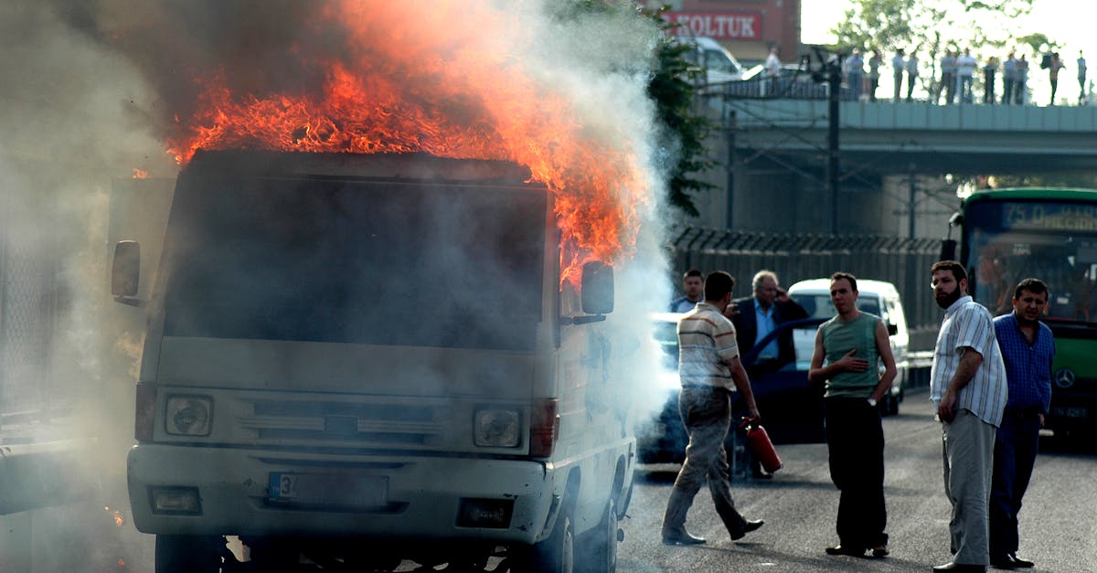 Incident bizar în Germania: un bărbat a intrat cu mașina în mulțimea unde se aflau soția și fiica sa