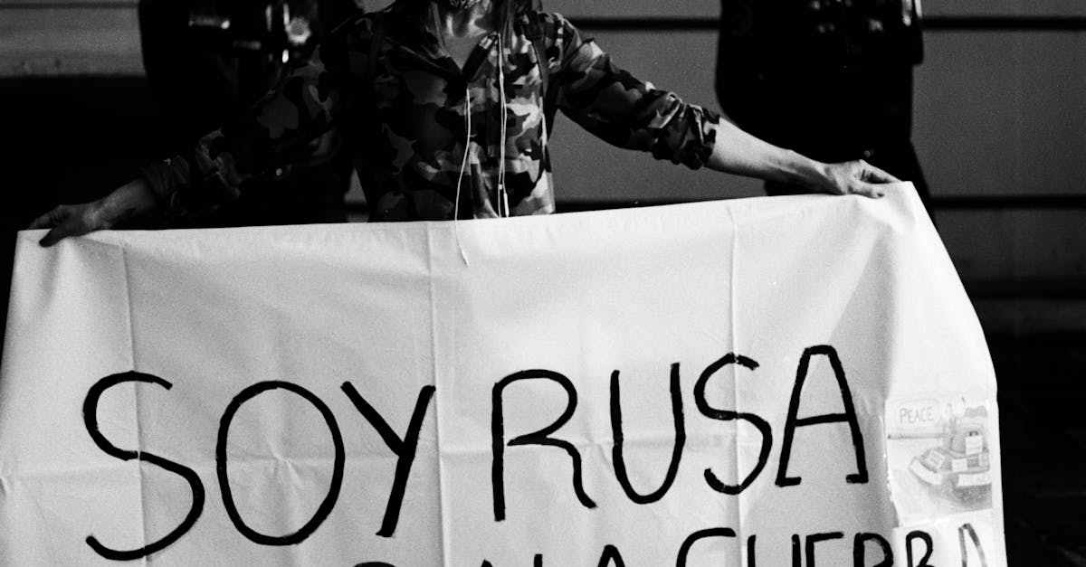Aproximativ 3.000 de oameni au protestat la Madrid împotriva reînarmării Europei