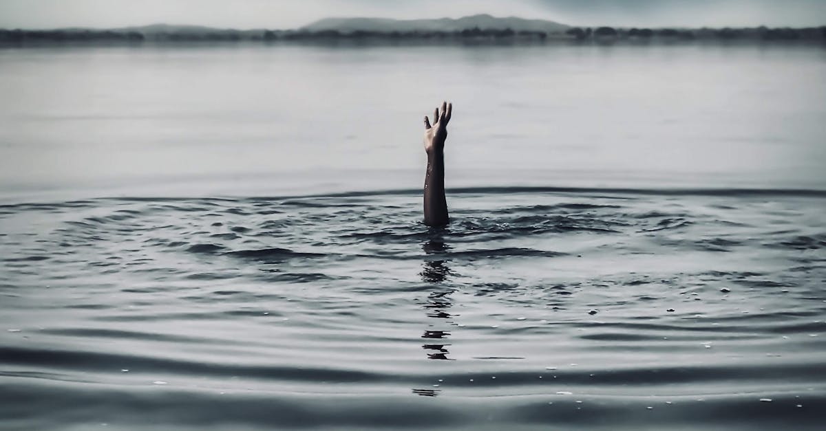 Mobilizare la Iojib după ce doi tineri s-ar fi înecat în lac